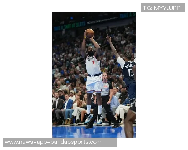 哈登首节表现抢眼轻松拿下11分3篮板2助攻正负值高达14