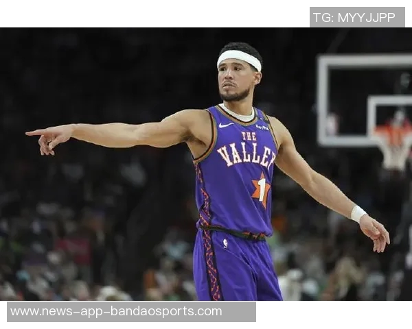 布克手感不佳依靠罚球逆袭18投7中贡献27分4篮板4助攻 布克手感不佳依靠罚球逆袭18投7中贡献27分4篮板4助攻